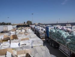 90 Truk Bantuan Bongkar Blokade Gaza-Israel