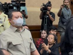 **Eks Kader PDIP Ditangani Penyidik KPK di Sidang, PDIP Protes Intimidasi**