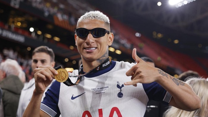 **Penyebab UEFA 'Teledor' Sampai 3 Pemain Spurs Tak Kebagian Medali: Kisah dari Liga Europa 2024/2025**