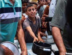 **Truk Bantuan Bergerak, Tapi Warga Gaza Masih Menanti Pasokan**