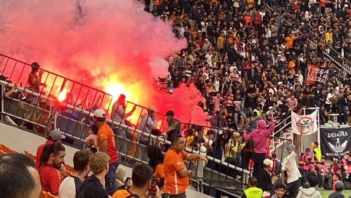 36 Orang Diamankan Saat Laga Persija Vs Malut United Diserahkan ke Dinsos: Puluhan Penonton Dihukum, Kenapa?
