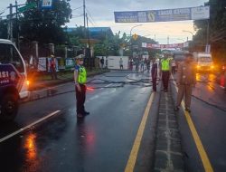 Mobil Boks Terbalik hingga Bikin Kabel Semrawut di Sawangan, Lalin Macet – Update 1
