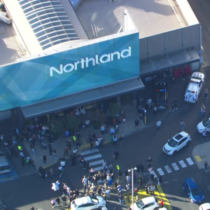 **Dunia Hari Ini: Penjualan Golok Dilarang di Melbourne, Insiden Mal Northland引发的严格措施**