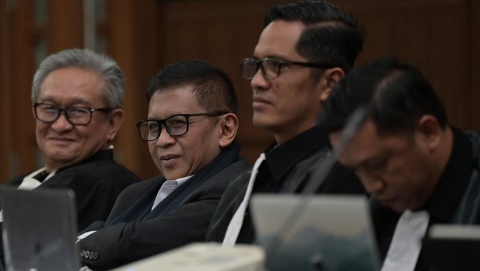 **Kubu Hasto Keberatan Penyelidik KPK Jadi Saksi Ahli di Persidangan: Jaksa Hadirkan Hafni Ferdian sebagai Ahli, Tim Hasto Protes!**