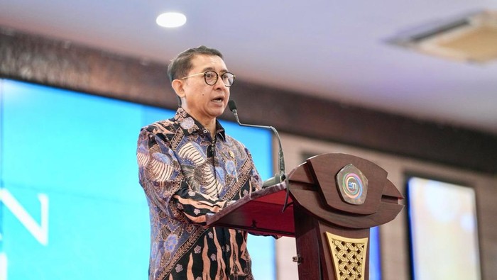 Fadli Zon: Tak Ada Pembuatan Lift di Candi Borobudur, Menuai Kontroversi Besar!