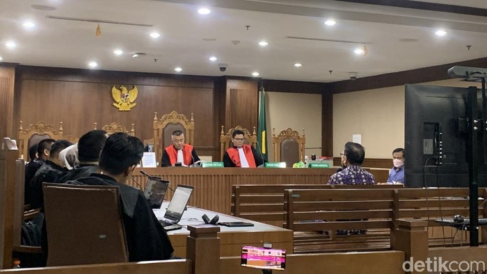 Makelar Zarof Ngaku Tertekan, Tapi Saat Ditanya Hakim Jawabnya Bikin Heboh!