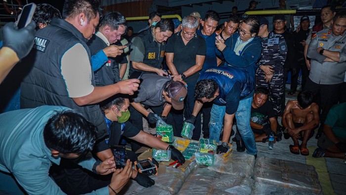 **2 Ton Sabu Gagalkan di Kepri, Rekor Terbesar BNN Indonesia!**