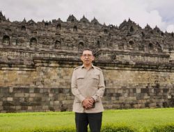 [Fadli Zon: Candi Borobudur Akan Terselamat dari Eskalator?