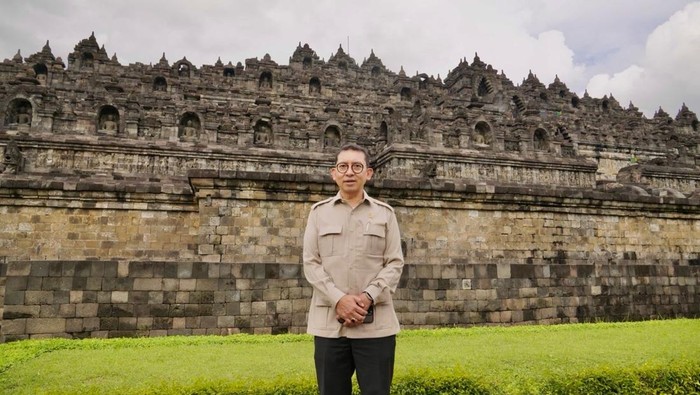 [Fadli Zon: Candi Borobudur Akan Terselamat dari Eskalator?