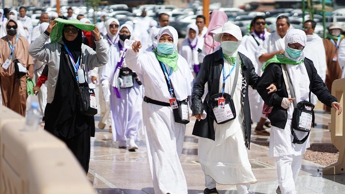**103 Ribu Jemaah Haji Berangkat dari Madinah ke Makkah, Petugas Ikuti Langkah**