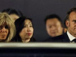 Macron Bantah Isu ‘Ditoyor Istri di Pesawat’, Klaim Hubungan Tetap Harmonis