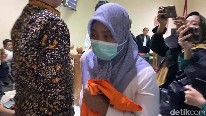 **Jaksa: Staf Admin PPDS Anestesi Undip Tampung Dana Pungli Rp 2,49 M Tunai, Sidang Perdana Pecah!**