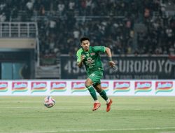 **Malik Risaldi dan Kakang Dalam ASEAN All Stars vs MU di Malaysia**