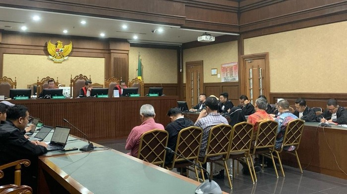 Hakim: Pidana Cuci Emas, PT Antam Direksi Dituntut!