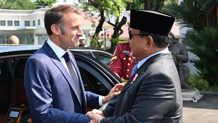 **Prabowo Undang Macron ke Hambalang Usai Pertemuan di Istana Merdeka**