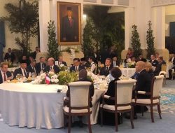**Prabowo Subianto Berbagi Meja Dengan Macron, Brigitte, dan Didit di Istana, Ciptakan Momen Diplomasi yang Menawan**