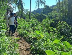 **Gubernur Banten Andra Soni Berani Jajal Trek Terjal ke Curug Putri Pandeglang**