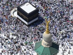 **50°C di Wukuf: Jemaah Dilarang Keluar Tenda, Risiko Kematian Terancam!**