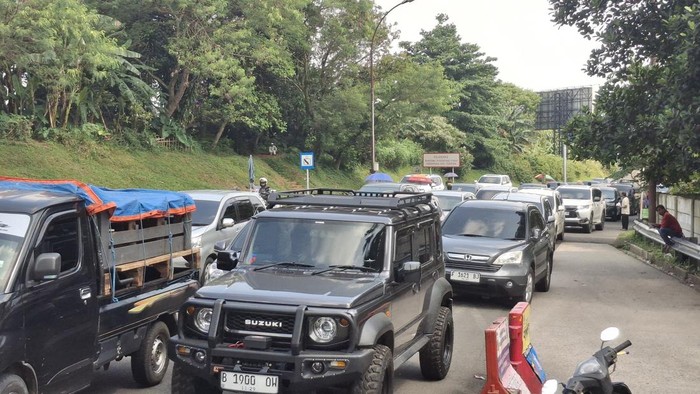 Long Weekend Chaos: 1.100 Kendaraan Per Jam Sembur ke Puncak Bogor!