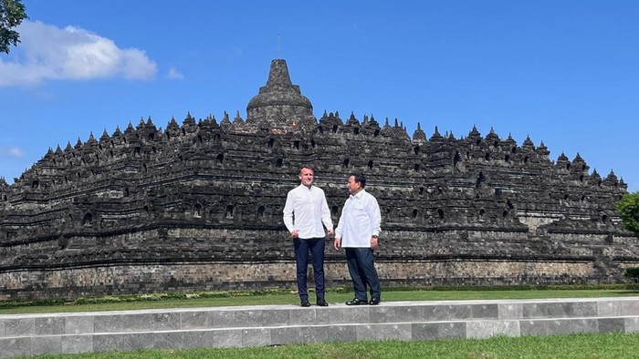 Prabowo Sopiri Macron dan Brigitte di Candi Borobudur, Tampilkan Keakraban dalam Perjalanan Sejarah