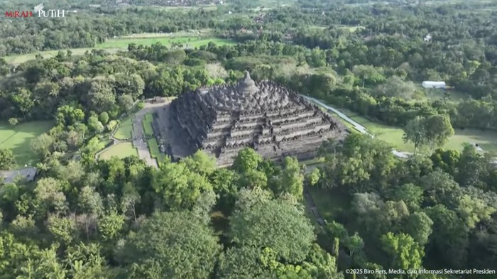 **Fadli Zon Ungkap Rencana Stairlift di Candi Borobudur Bakal Dipermanenkan, Ini Reaksi!**