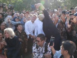Selfie Presiden Prabowo dan Macron di Borobudur: Keakraban yang Membuat Heboh!