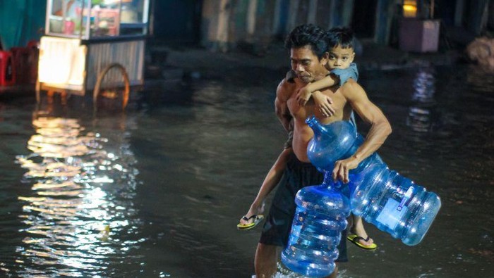 Banjir Rob Subur 2 RT di Penjaringan, Air Mencapai 55 Cm, Warga Terancam!