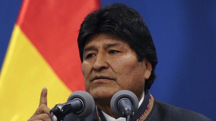 Bola Api dan Ketegangan Meruak di Bolivia: Morales Dilarang Nyapres Lagi, Pendukungnya Bentrok dengan Polisi