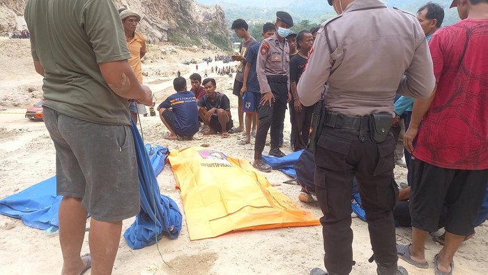 **Tragedi Tambang Batu di Cirebon: 4 Pekerja Tewas, Alat Berat Terkubur**