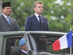Macron Unggah Video Momen di Jakarta, Pakai Caption Bahasa Indonesia!