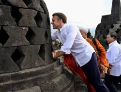 **Macron’s Hand Reaches Buddha Statue at Borobudur: Fact or Myth?**