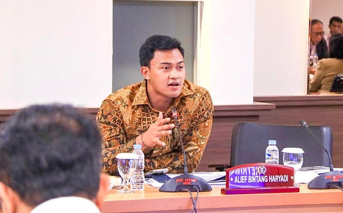 Legislator DKI Jakarta Alief Bintang Dukung Pembentukan BUMD Parkir - Update 1