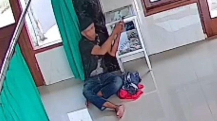Pria Terekam CCTV Curanmor Kotak Amal, Pengurus Ikhlas: Solidaritas atau Konspirasi?