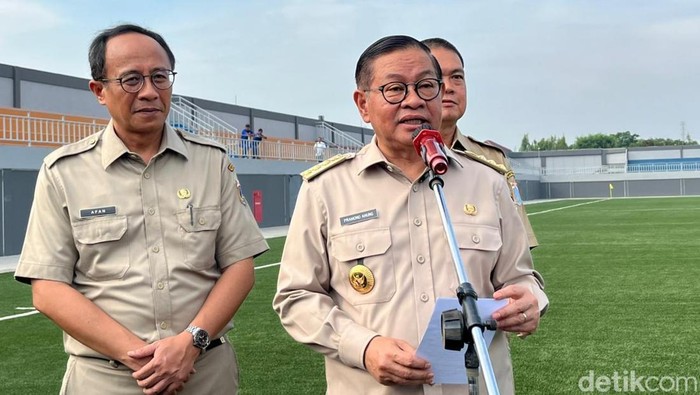 Pramono Tinjau Stadion Tugu Jakut: Rumput FIFA, Namun Apakah Cukup untuk Gelaran Besar?