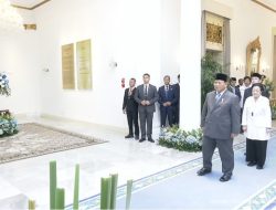 **Ssstt… Prabowo dan Megawati Bisik-Bisik Akrab di Hari Pancasila: Suasana Kekeluargaan yang Menawan**