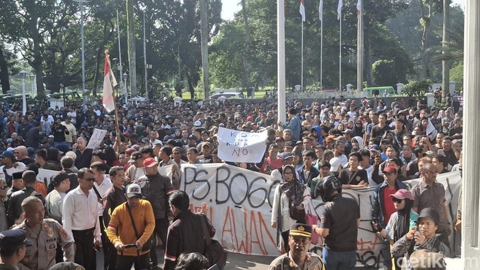 Pedagang Long March ke Balai Kota Bogor, Protes soal Revitalisasi Pasar - Update 1