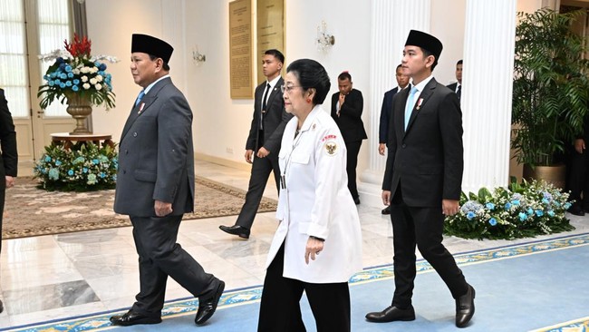Cerita di Balik Prabowo-Gibran dan Megawati saat Hari Pancasila - Update 1