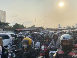 “Terminal Kampung Rambutan Jaktim: 1 Jam Macet, Dukung Kebijakan Baru!”