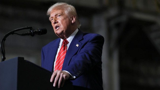 Trump Didakwa Rasis karena Blokir 12 Negara, Kecaman Meluber