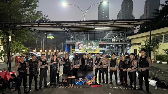 Polisi Amankan 4 Remaja, Sita 5 Senjata Tajam di Jakpus