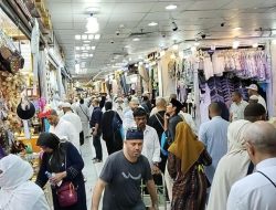 Haji Selesai, Jemaah RI Berburu Oleh-oleh: Tradisi Modern atau Konsumtif?