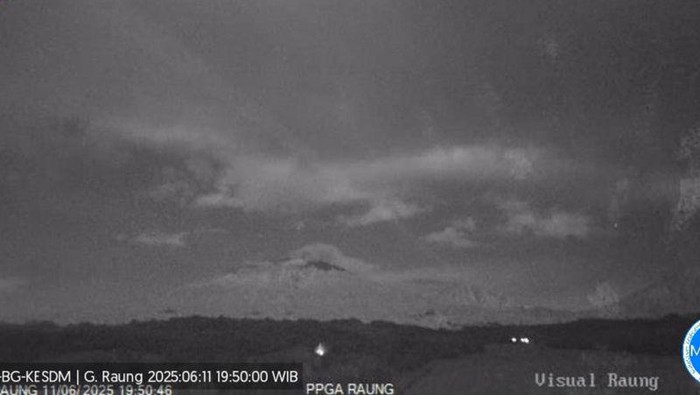 Gunung Raung Erupsi Lagi, Kolom Abu 600 Meter - Update 1