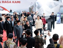 **Prabowo Subianto Tinjau Pameran Pertahanan, Fokus pada Keamanan dan Inovasi di Indo Defence 2025**