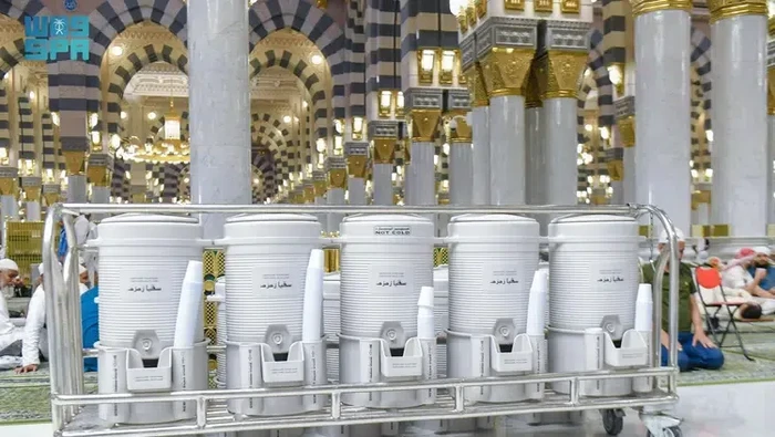 **Bawa Air Zamzam ke Pesawat? Ini Aturan yang Wajib Diketahui Jemaah Haji Indonesia!**
