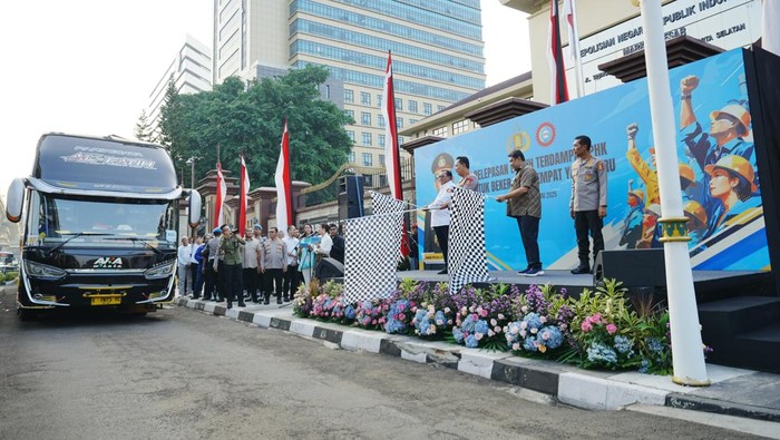 Kapolri Akan Lepas Lagi 1.000 Buruh Terkena PHK ke Tempat Kerja Baru dalam Inisiatif Bersejarah