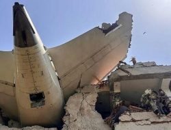 Tragedi Mengerikan: Pesawat Air India Tertancap di Bangunan, Warga Terkejut di Ahmedabad