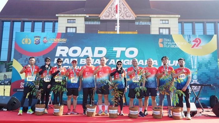 Hadiah 'Unik' Polda Riau: 79 Pohon untuk Finisher Fun Run Hari Bhayangkara