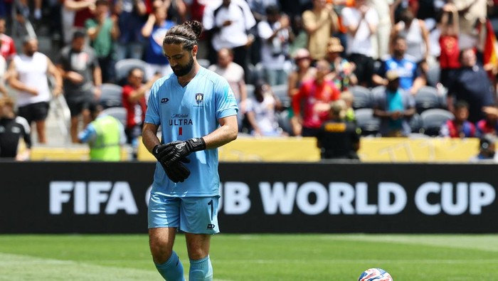 Kiper Auckland Bela-belain Cuti Kerja, tapi Malah Kebobolan 10 Gol dalam Satu Pertandingan!