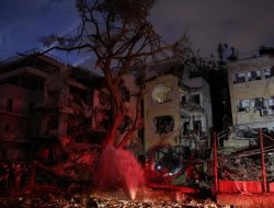 “Iran Acclaim Unstoppable Missile Strikes on Tel Aviv, Spotlighting Deadly Precision”