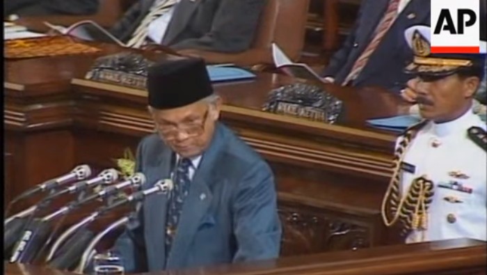 Pidato BJ Habibie: Buka-Bukaan Mengejutkan Soal Kekerasan Seksual Mei 1998!